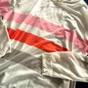 Long sleeve lightweight boutique top